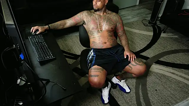 SLANGONDEMHOES online show from June 12, 2:48 pm