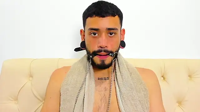 Snapshot of rolo_martinez chatting on October 12, 8:03 pm rolo martinez online show from October 12, 8:03 pm