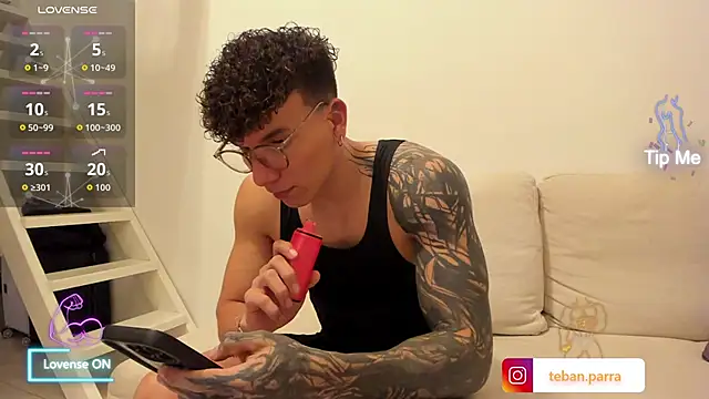 estebandi do online show from March 26, 5:17 pm