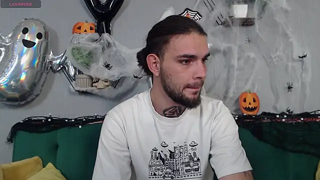 Snapshot of DanyelCarter chatting on October 24, 8:21 pm DanyelCarter online show from October 24, 8:21 pm