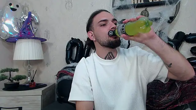 Snapshot of DanyelCarter chatting on October 18, 7:41 pm DanyelCarter online show from October 18, 7:41 pm