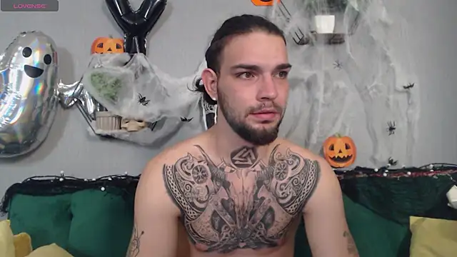 Snapshot of DanyelCarter chatting on October 26, 8:33 pm DanyelCarter online show from October 26, 8:33 pm