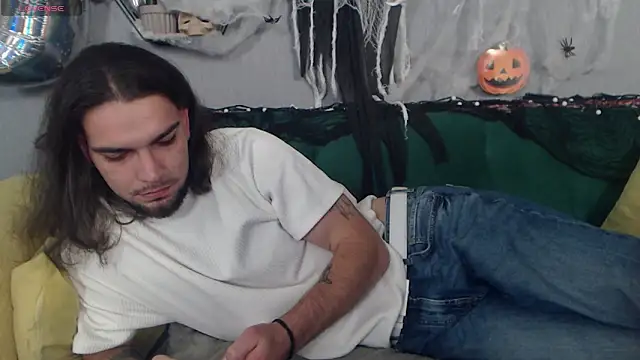 Snapshot of DanyelCarter chatting on October 31, 9:07 pm DanyelCarter online show from October 31, 9:07 pm