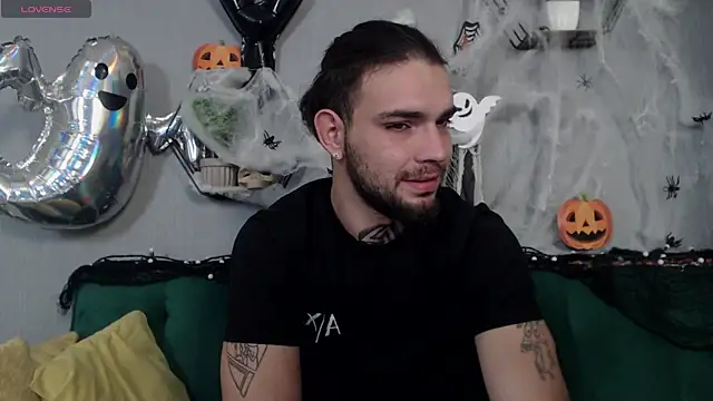 Snapshot of DanyelCarter chatting on October 27, 8:44 pm DanyelCarter online show from October 27, 8:44 pm