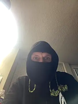 Snapshot of J3tbl4ck chatting on October 7, 2:37 am J3tbl4ck online show from October 7, 2:37 am