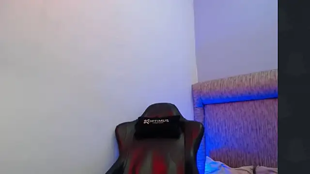 dilan hott  online show from February 15, 8:28 pm