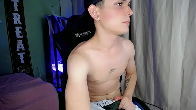 Snapshot of dilan_hott_ chatting on November 1, 2:04 am dilan hott  online show from November 1, 2:04 am