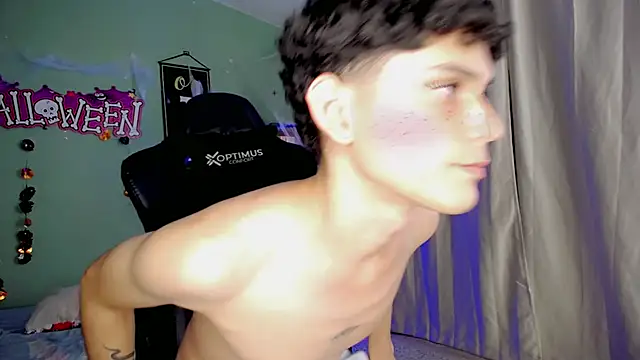 Snapshot of dilan_hott_ chatting on October 28, 1:30 am dilan hott  online show from October 28, 1:30 am