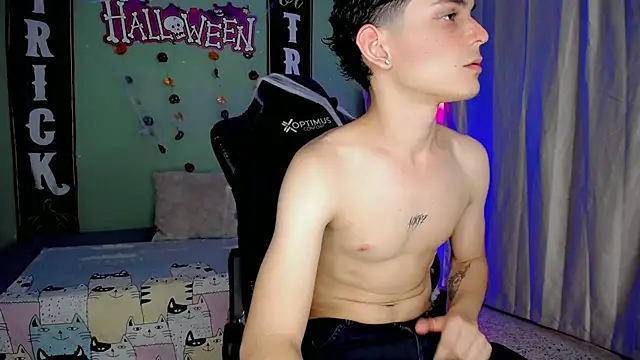 Snapshot of dilan_hott_ chatting on October 26, 1:18 am dilan hott  online show from October 26, 1:18 am