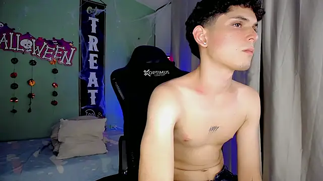 Snapshot of dilan_hott_ chatting on October 27, 1:19 am dilan hott  online show from October 27, 1:19 am