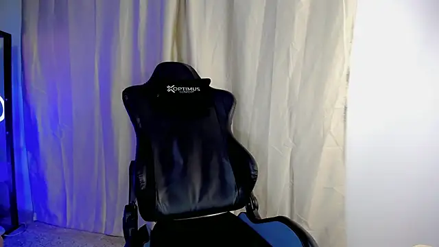 Snapshot of dilan_hott_ chatting on October 23, 9:40 pm dilan hott  online show from October 23, 9:40 pm