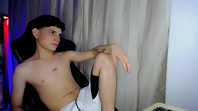 Snapshot of dilan_hott_ chatting on October 22, 9:40 pm dilan hott  online show from October 22, 9:40 pm