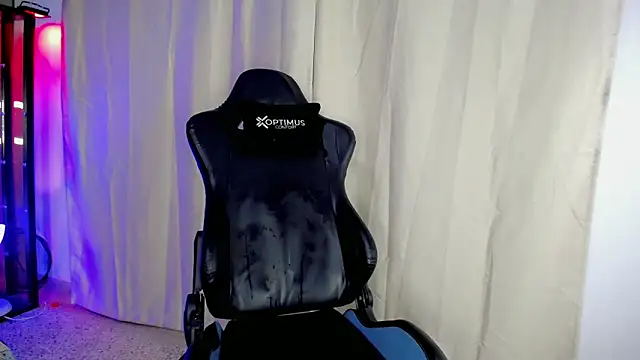 Snapshot of dilan_hott_ chatting on October 24, 9:49 pm dilan hott  online show from October 24, 9:49 pm