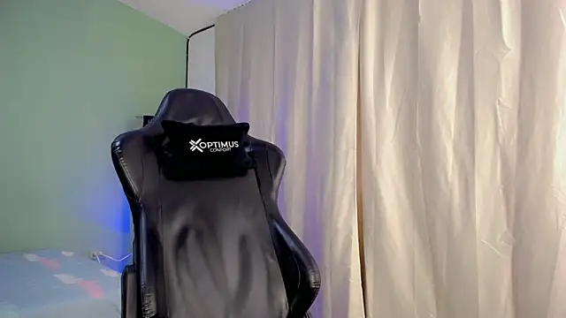 Snapshot of dilan_hott_ chatting on October 19, 8:34 pm dilan hott  online show from October 19, 8:34 pm