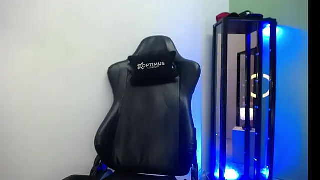 dilan hott  online show from December 19, 9:12 pm