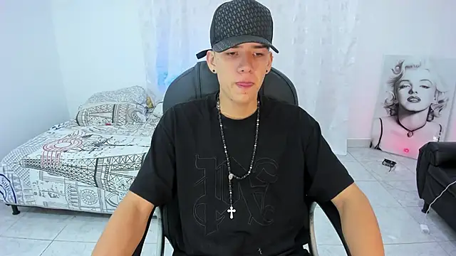 Snapshot of maxthomson_boy chatting on October 1, 8:02 pm maxthomson boy online show from October 1, 8:02 pm