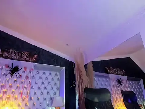 JhosuaCollins  online show from October 25, 3:03 pm