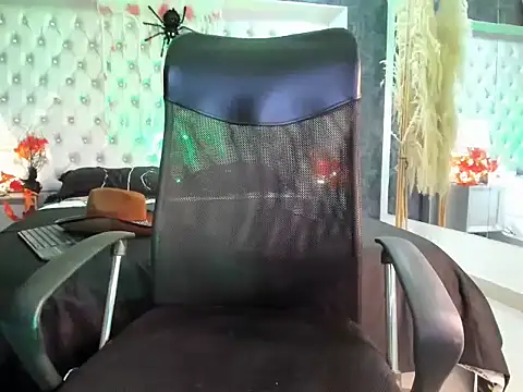 JhosuaCollins  online show from October 23, 2:53 pm