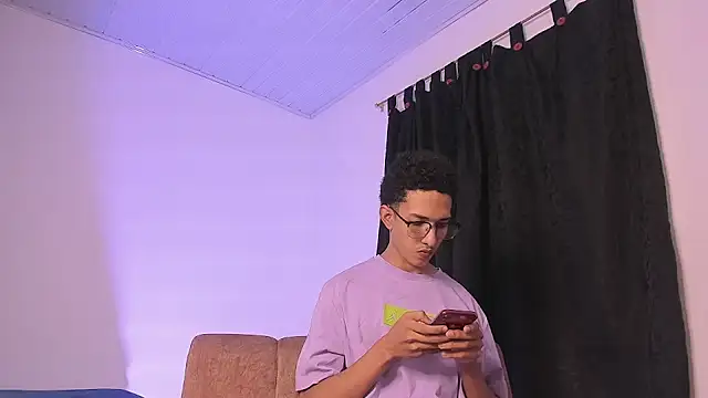 Snapshot of Cj_davis_ chatting on October 18, 5:56 am Cj davis online show from October 18, 5:56 am