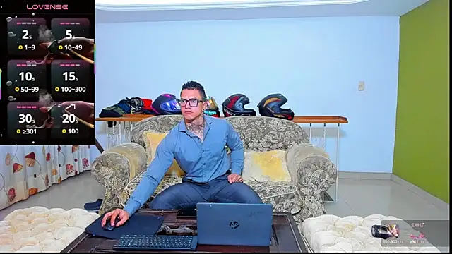 Snapshot of ArnoldSexy_ chatting on October 6, 10:09 am ArnoldSexy online show from October 6, 10:09 am