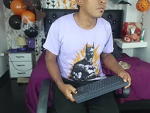 Snapshot of Adam_Morgan2 chatting on October 23, 6:39 am Adam Morgan2 online show from October 23, 6:39 am