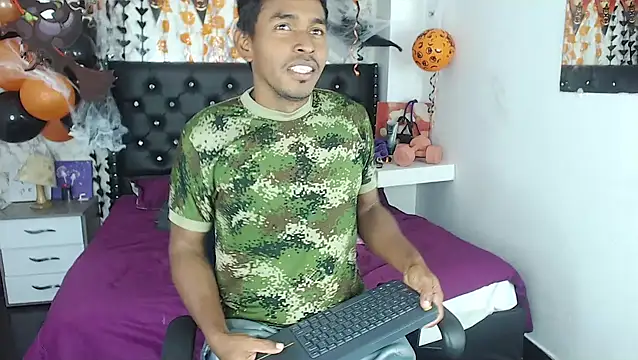 Snapshot of Adam_Morgan2 chatting on October 15, 5:04 am Adam Morgan2 online show from October 15, 5:04 am