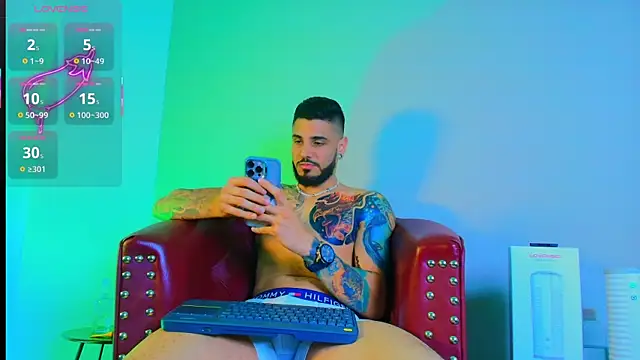 Snapshot of amodeus_bael_ chatting on October 25, 11:28 pm amodeus bael online show from October 25, 11:28 pm