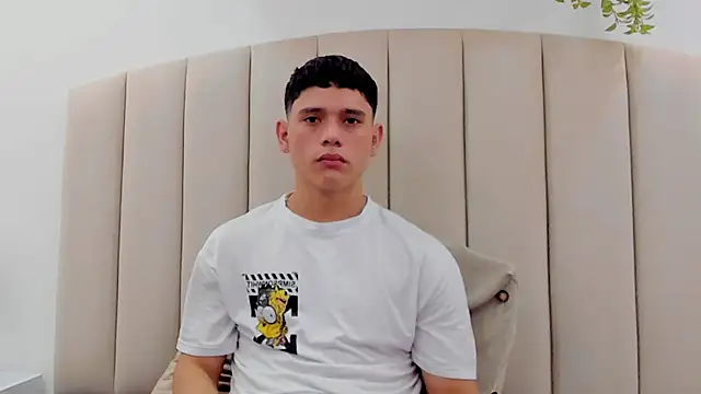 Snapshot of aron_twink66 chatting on September 10, 2:27 pm aron twink66 online show from September 10, 2:27 pm