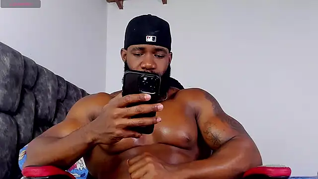 Snapshot of james_musclebbc chatting on September 11, 7:02 pm james musclebbc online show from September 11, 7:02 pm