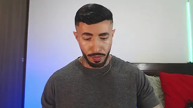 andrea de lucaa online show from April 28, 2:38 am