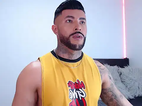 Snapshot of andrea_de_lucaa chatting on October 6, 1:21 am andrea de lucaa online show from October 6, 1:21 am