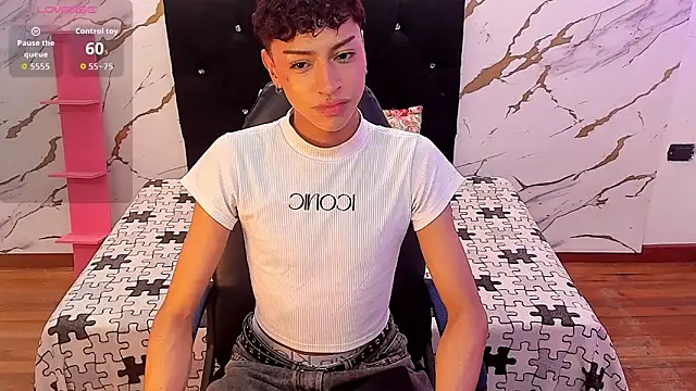 Snapshot of owen_sexy25 chatting on September 24, 8:18 pm owen sexy25 online show from September 24, 8:18 pm