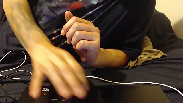 idiotpig66 online show from March 22, 7:24 am