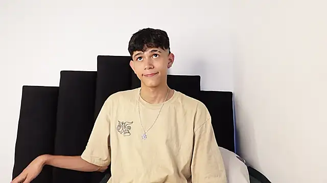 Snapshot of alexmark_ chatting on September 25, 7:35 pm alexmark online show from September 25, 7:35 pm