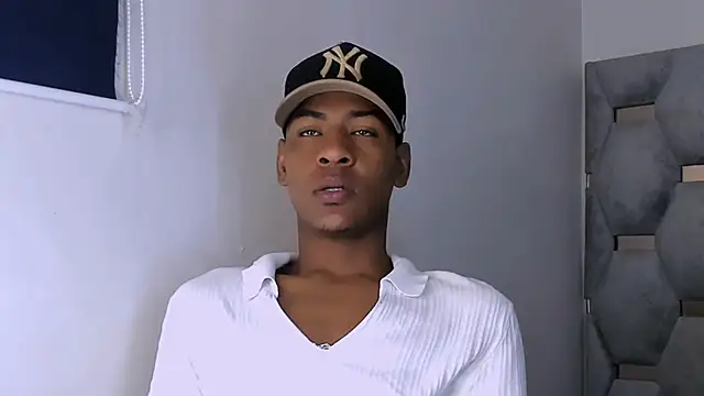 tiago xxx  online show from October 21, 8:55 pm