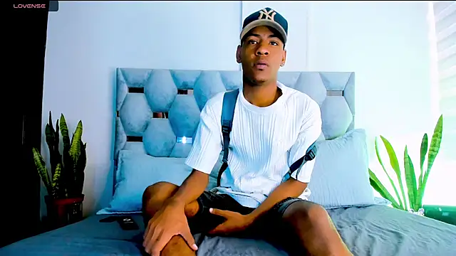 tiago xxx  online show from October 27, 8:55 pm