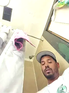 Snapshot of Danypeluche chatting on October 18, 7:52 pm Danypeluche online show from October 18, 7:52 pm