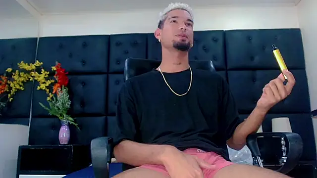 StivBigCock online show from October 31, 4:03 am