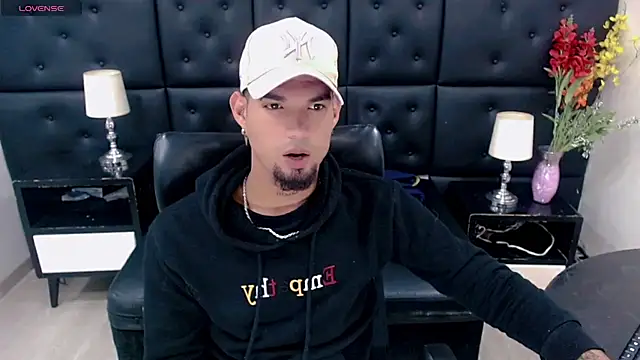 StivBigCock online show from September 12, 3:17 am