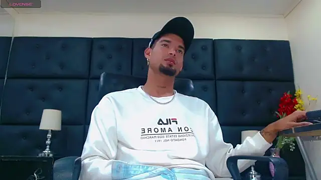StivBigCock online show from September 14, 5:20 am