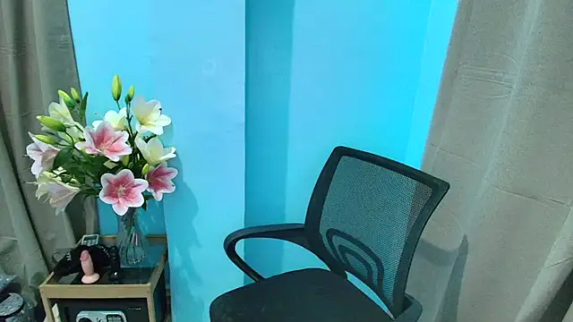 Snapshot of Dhyllan_ chatting on September 14, 2:41 pm Dhyllan online show from September 14, 2:41 pm