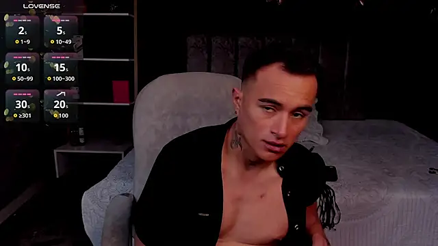 LiamDeep online show from May 1, 9:06 pm