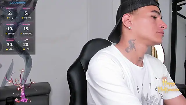 Snapshot of LiamDeep chatting on October 13, 8:48 pm LiamDeep online show from October 13, 8:48 pm