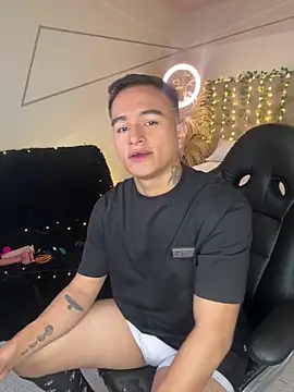 LiamDeep online show from December 19, 9:45 pm