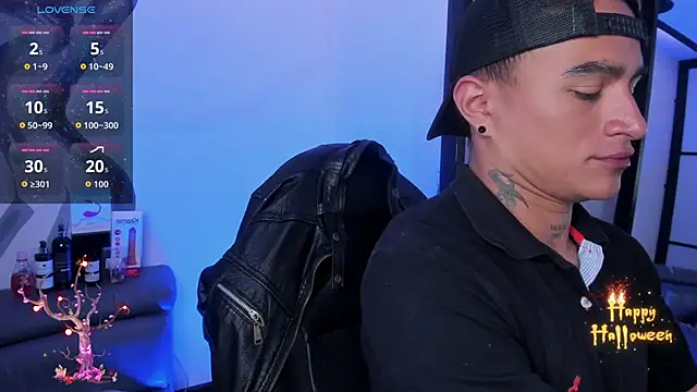 Snapshot of LiamDeep chatting on October 11, 8:35 pm LiamDeep online show from October 11, 8:35 pm