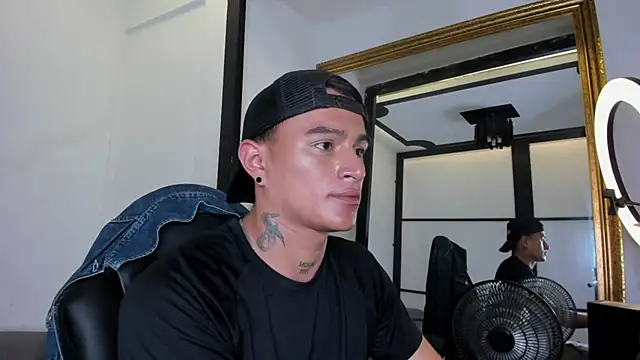 Snapshot of LiamDeep chatting on October 9, 8:14 pm LiamDeep online show from October 9, 8:14 pm