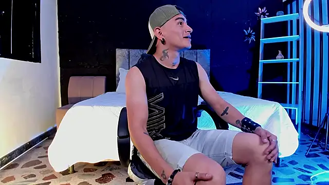 LiamDeep online show from June 21, 8:03 pm