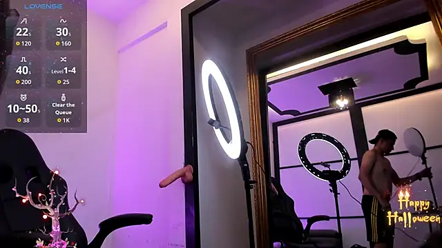 Snapshot of LiamDeep chatting on October 17, 9:19 pm LiamDeep online show from October 17, 9:19 pm