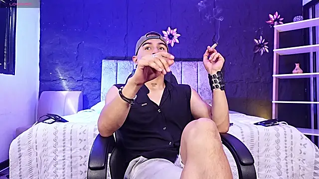 LiamDeep online show from June 24, 8:33 pm