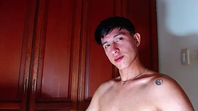 Snapshot of rowanbigboy23 chatting on September 10, 2:21 am rowanbigboy23 online show from September 10, 2:21 am